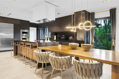Casa en alquiler en Miami, Florida, 5 dormitorios, 269.6 m2 № 1937744 - foto 7