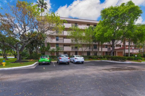 Condominio en venta en Coconut Creek, Florida, 2 dormitorios, 120.77 m2 № 1168475 - foto 1