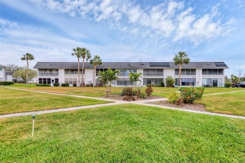 Condo in Bradenton, Florida, 1 bedroom  № 1565824 - photo 22