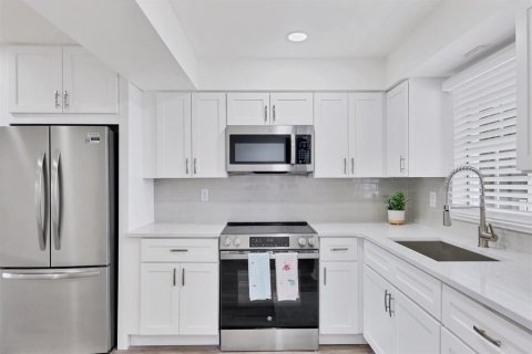 Condo in Bradenton, Florida, 1 bedroom  № 1565824 - photo 4