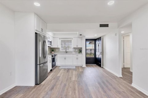 Condo in Bradenton, Florida, 1 bedroom  № 1565824 - photo 6