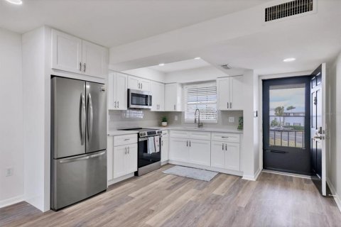 Condo in Bradenton, Florida, 1 bedroom  № 1565824 - photo 2