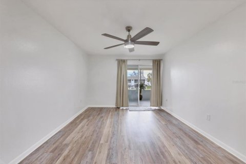 Condo in Bradenton, Florida, 1 bedroom  № 1565824 - photo 12