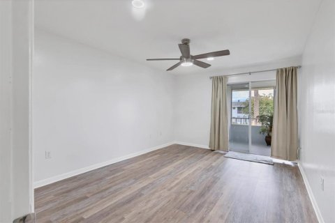 Condo in Bradenton, Florida, 1 bedroom  № 1565824 - photo 13