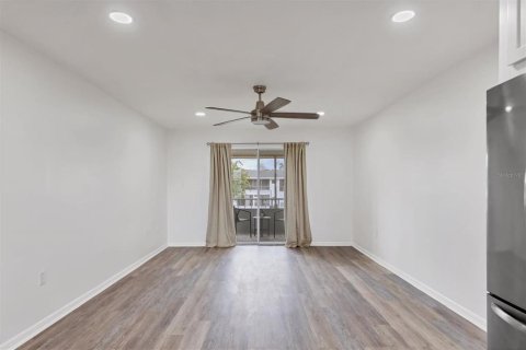 Condo in Bradenton, Florida, 1 bedroom  № 1565824 - photo 11