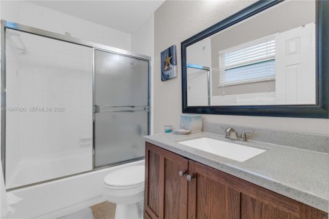 House in Pompano Beach, Florida 3 bedrooms, 154.68 sq.m. № 2003634 - photo 23