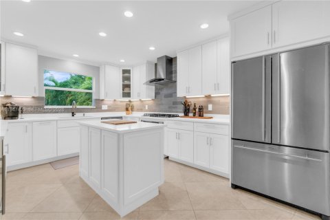 House in Pompano Beach, Florida 3 bedrooms, 154.68 sq.m. № 2003634 - photo 16