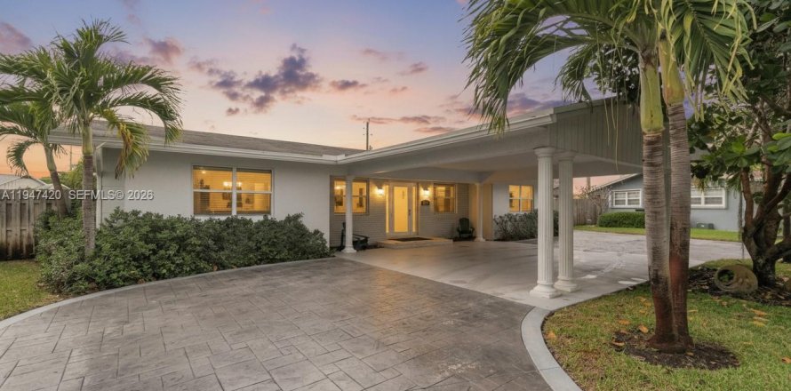 House in Pompano Beach, Florida 3 bedrooms, 154.68 sq.m. № 2003634