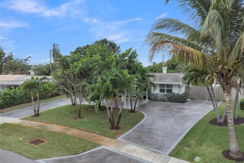 House in Pompano Beach, Florida 3 bedrooms, 154.68 sq.m. № 2003634 - photo 3