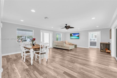 House in Pompano Beach, Florida 3 bedrooms, 154.68 sq.m. № 2003634 - photo 7