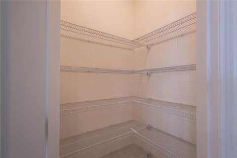 Купить виллу или дом в Аполло-Бич, Флорида 6 комнат, 189.06м2, № 2150908 - фото 23