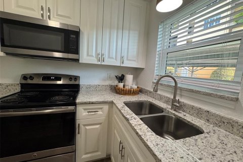 Condominio en alquiler en Saint Petersburg, Florida, 1 dormitorio, 48.77 m2 № 1901122 - foto 11
