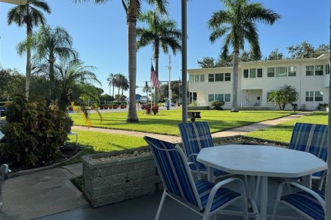 Condominio en alquiler en Saint Petersburg, Florida, 1 dormitorio, 48.77 m2 № 1901122 - foto 2