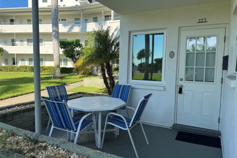 Condominio en alquiler en Saint Petersburg, Florida, 1 dormitorio, 48.77 m2 № 1901122 - foto 3