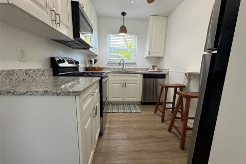 Condominio en alquiler en Saint Petersburg, Florida, 1 dormitorio, 48.77 m2 № 1901122 - foto 13