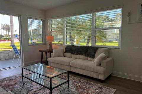Condominio en alquiler en Saint Petersburg, Florida, 1 dormitorio, 48.77 m2 № 1901122 - foto 9