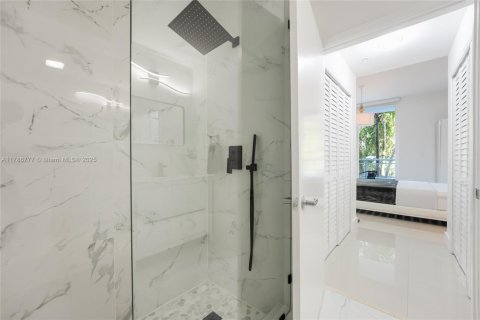 Condo in Miami Beach, Florida, 1 bedroom  № 1704296 - photo 10