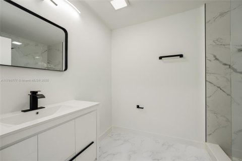 Condo in Miami Beach, Florida, 1 bedroom  № 1704296 - photo 12