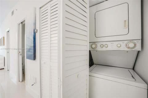 Condo in Miami Beach, Florida, 1 bedroom  № 1704296 - photo 16