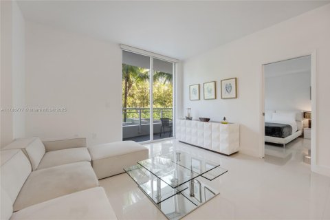 Condo in Miami Beach, Florida, 1 bedroom  № 1704296 - photo 2