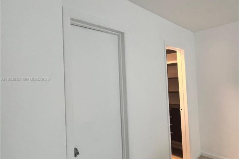 Снять в аренду кондоминиум в Норт-Майами-Бич, Флорида 2 спальни, 77.11м2, № 2048103 - фото 15