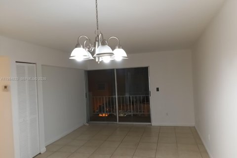 Снять в аренду кондоминиум в Норт-Майами-Бич, Флорида 2 спальни, 77.11м2, № 2048103 - фото 16