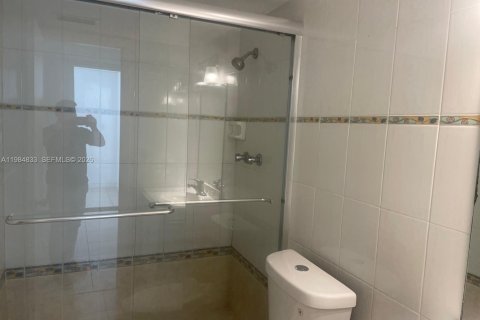 Снять в аренду кондоминиум в Норт-Майами-Бич, Флорида 2 спальни, 77.11м2, № 2048103 - фото 9