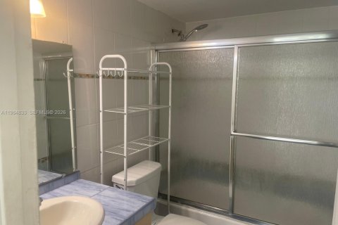 Снять в аренду кондоминиум в Норт-Майами-Бич, Флорида 2 спальни, 77.11м2, № 2048103 - фото 7