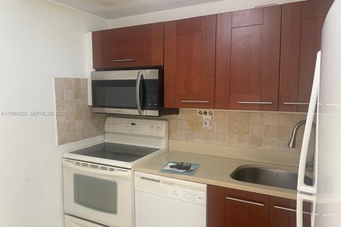 Снять в аренду кондоминиум в Норт-Майами-Бич, Флорида 2 спальни, 77.11м2, № 2048103 - фото 4