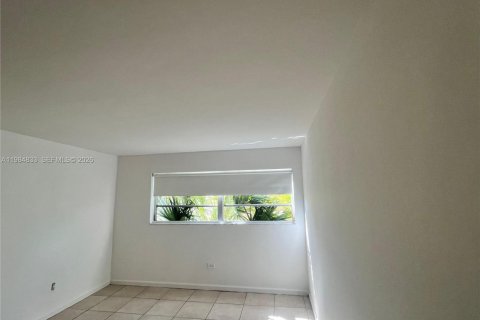 Снять в аренду кондоминиум в Норт-Майами-Бич, Флорида 2 спальни, 77.11м2, № 2048103 - фото 13