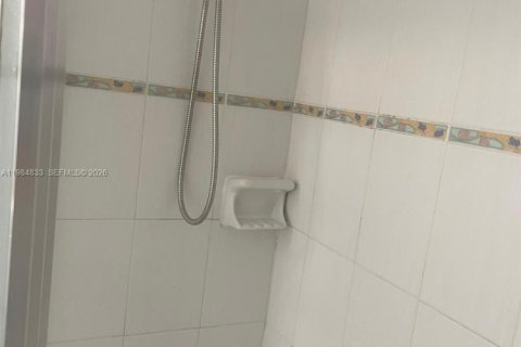 Снять в аренду кондоминиум в Норт-Майами-Бич, Флорида 2 спальни, 77.11м2, № 2048103 - фото 10