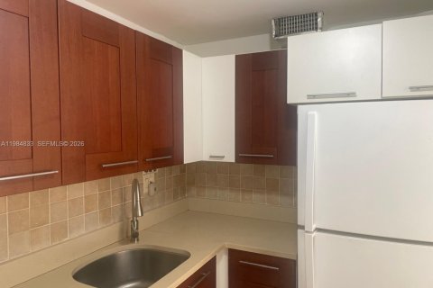 Снять в аренду кондоминиум в Норт-Майами-Бич, Флорида 2 спальни, 77.11м2, № 2048103 - фото 5