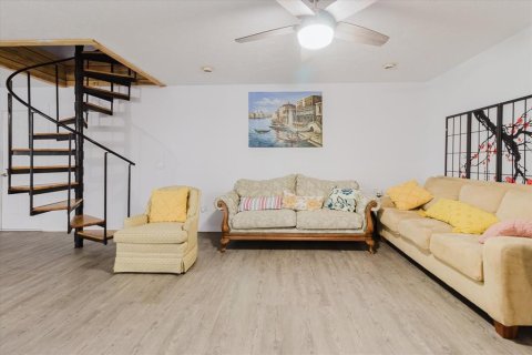 Купить виллу или дом в Сеффнер, Флорида 8 комнат, 177.26м2, № 1680652 - фото 11