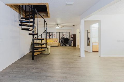 Купить виллу или дом в Сеффнер, Флорида 8 комнат, 177.26м2, № 1680652 - фото 12
