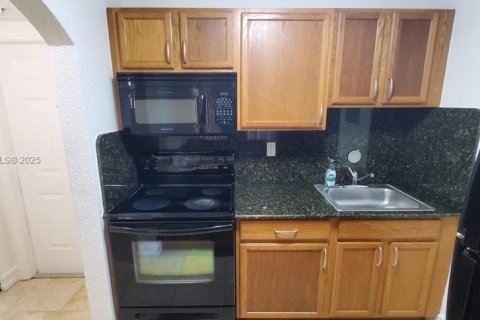 Copropriété à louer à Miami, Floride: 1 chambre, 55.37 m2 № 1943620 - photo 12