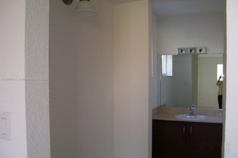 Copropriété à louer à Miami, Floride: 1 chambre, 55.37 m2 № 1943620 - photo 7