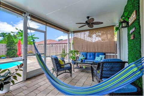 Villa ou maison à louer à Cutler Bay, Floride: 4 chambres, 191.47 m2 № 1780069 - photo 16