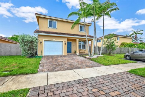 Casa en alquiler en Cutler Bay, Florida, 4 dormitorios, 191.47 m2 № 1780069 - foto 1