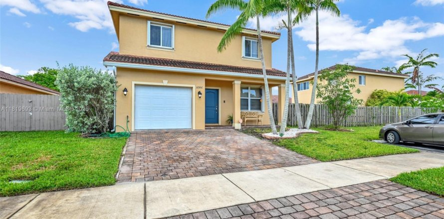 Villa ou maison à Cutler Bay, Floride 4 chambres, 191.47 m2 № 1780069