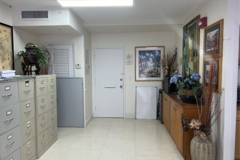 Commercial property in Hollywood, Florida № 1977494 - photo 4