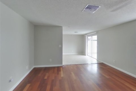 House in Tampa, Florida 3 bedrooms, 112.5 sq.m. № 1910967 - photo 2