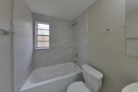 House in Tampa, Florida 3 bedrooms, 112.5 sq.m. № 1910967 - photo 14