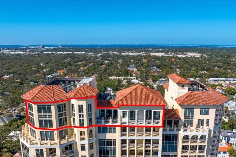 Condo à Tampa, Floride, 3 chambres  № 2400112