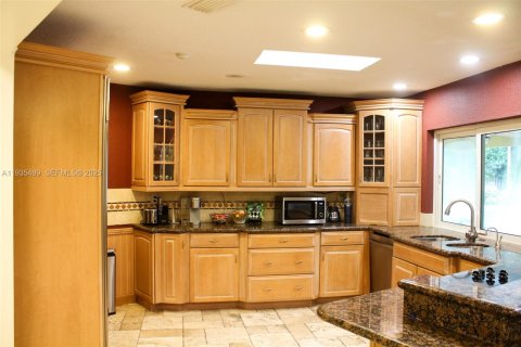 Villa ou maison à vendre à Coral Springs, Floride: 4 chambres, 280.29 m2 № 1993606 - photo 13