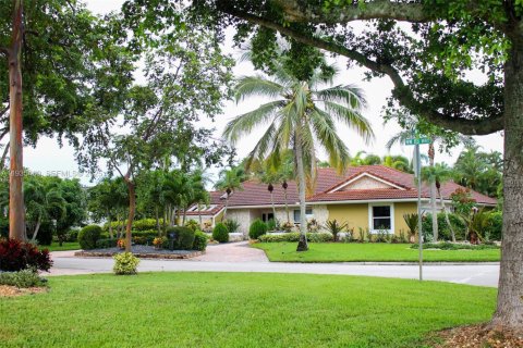 Villa ou maison à vendre à Coral Springs, Floride: 4 chambres, 280.29 m2 № 1993606 - photo 1