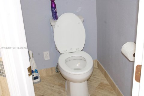 Villa ou maison à vendre à Coral Springs, Floride: 4 chambres, 280.29 m2 № 1993606 - photo 15