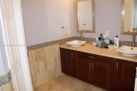 Villa ou maison à vendre à Coral Springs, Floride: 4 chambres, 280.29 m2 № 1993606 - photo 14