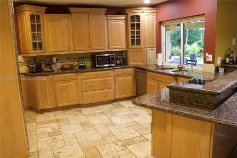 Villa ou maison à vendre à Coral Springs, Floride: 4 chambres, 280.29 m2 № 1993606 - photo 30