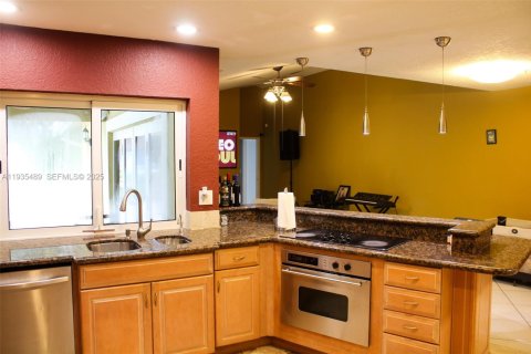 Villa ou maison à vendre à Coral Springs, Floride: 4 chambres, 280.29 m2 № 1993606 - photo 3