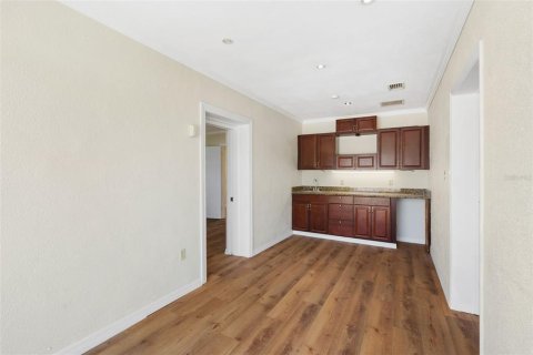 Снять в аренду коммерческую недвижимость в Клируотер, Флорида 142.88м2, № 2272887 - фото 8